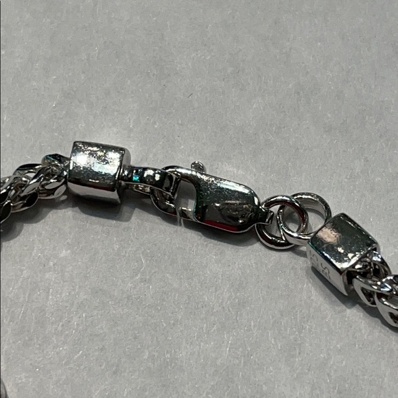 Silver world map necklace - Picture 4 of 8